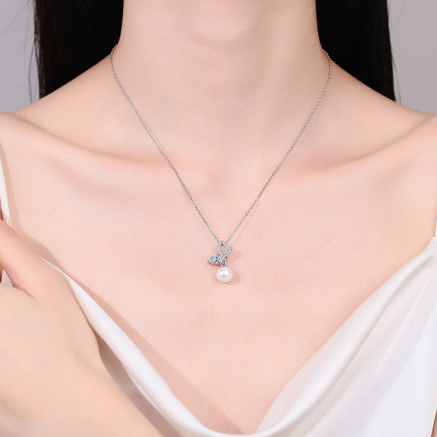 Lustrous Elegance Pearl & Moissanite Pendant Necklace