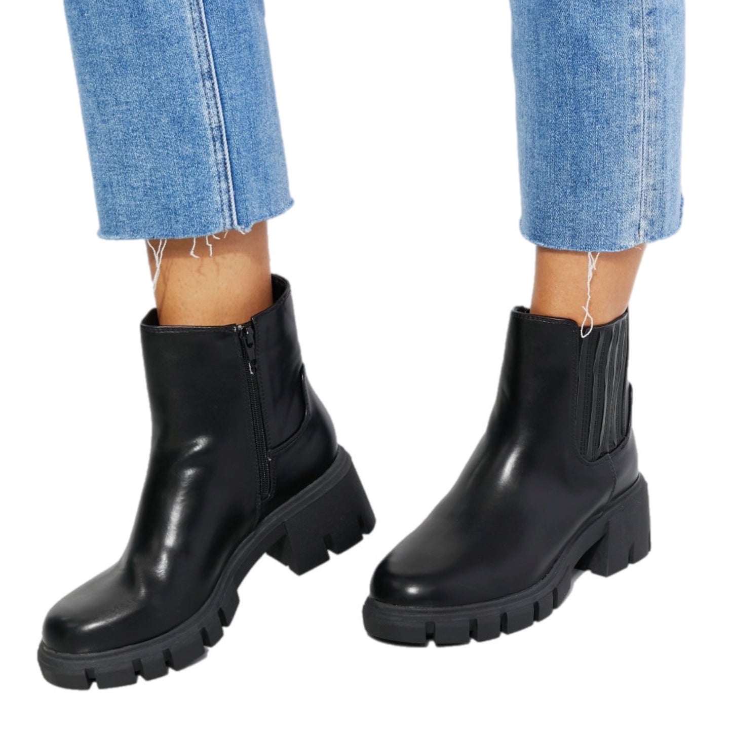 Chelsea Boots in Black