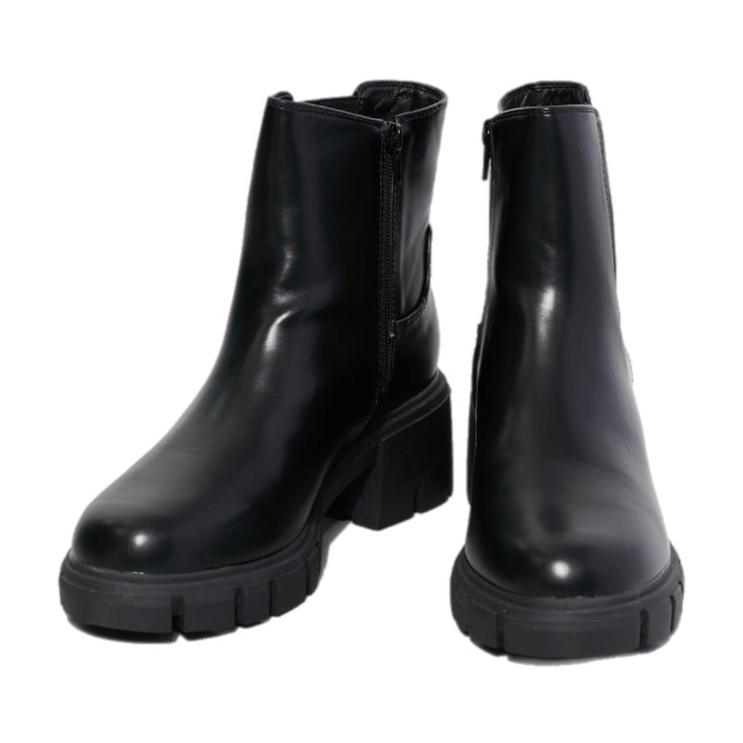 Chelsea Boots in Black