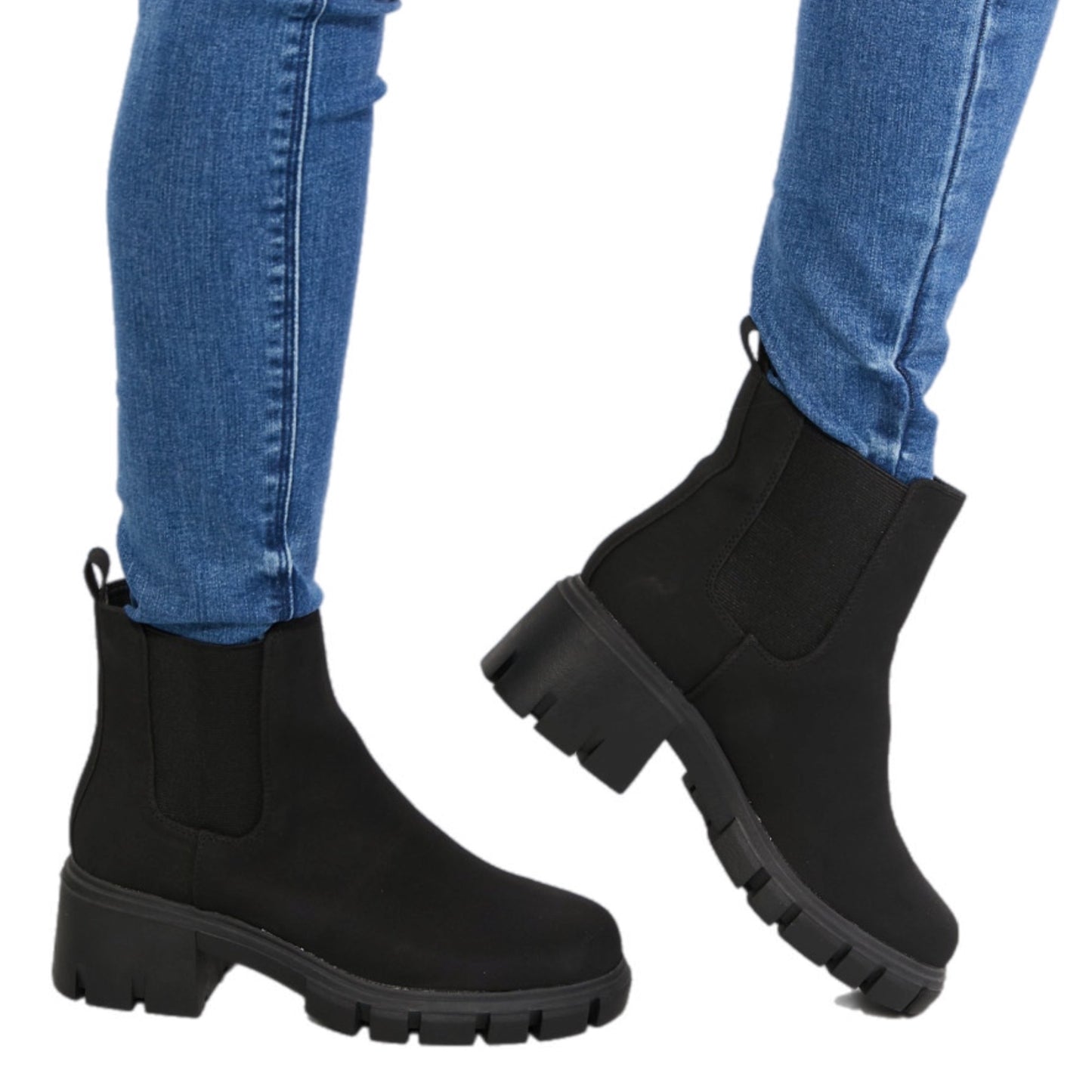 Chelsea Boots in Black