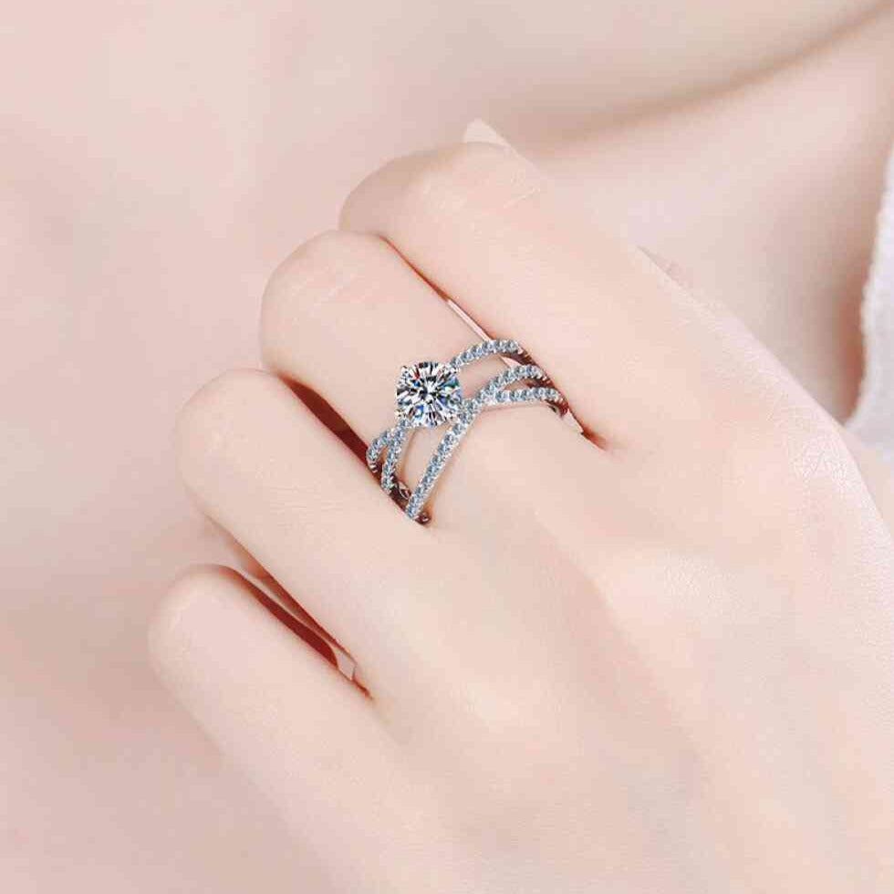 1 Carat Moissanite Crisscross Ring